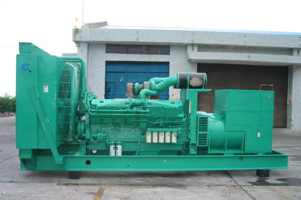 西吉工厂发电机应急发电时如何更准确地检查发电机状态？