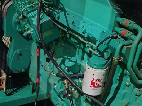 西吉如何确定新的发电机组控制系统是否与原系统兼容？