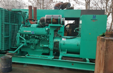 西吉发电机组如何判断水冷式机油散热器内部是否需要清洗？